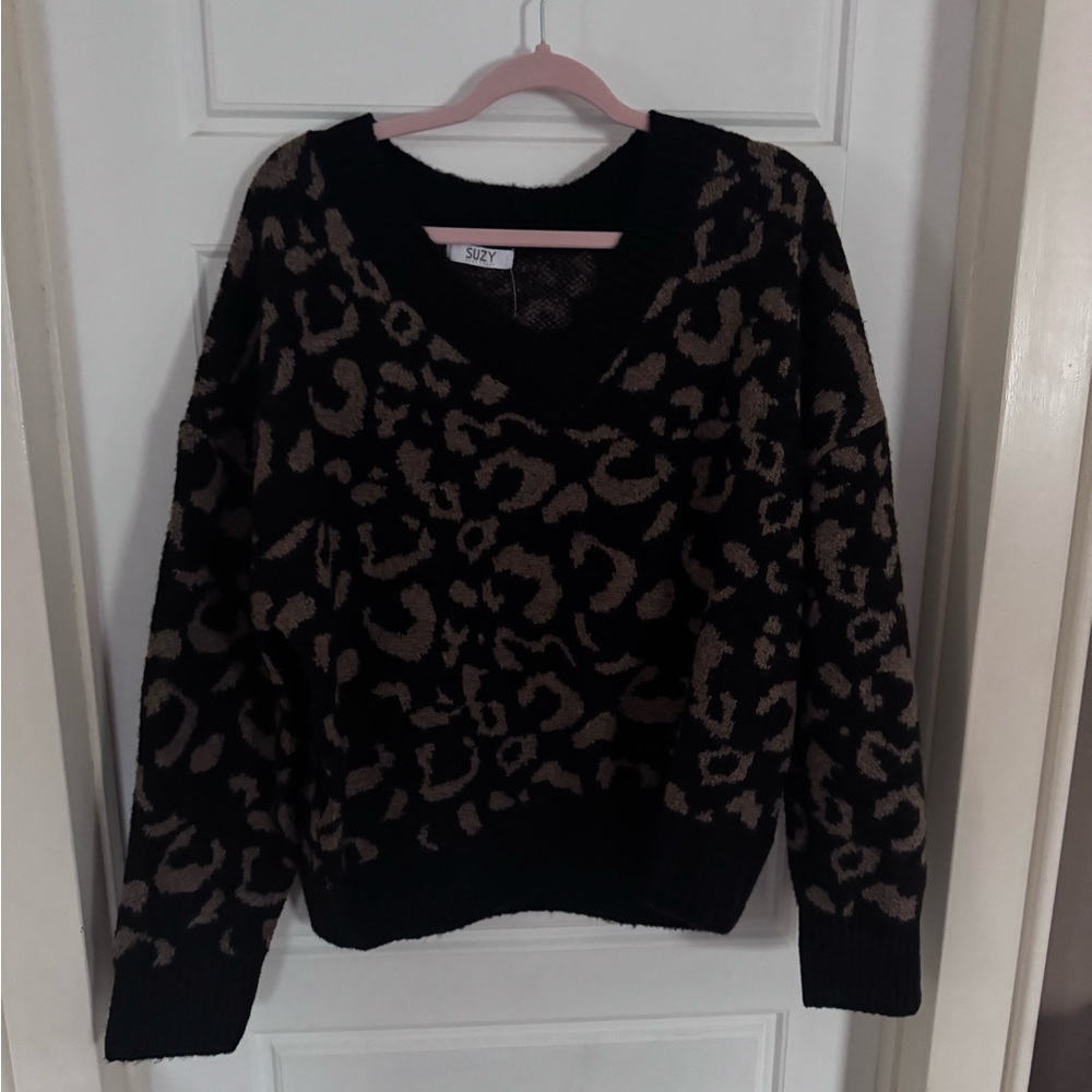 Suzy Shier Black and Brown V-Neck Sweater